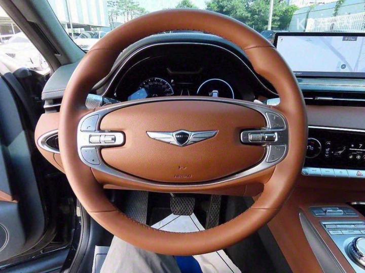 Genesis GV70 Diesel 2.2 AWD 9