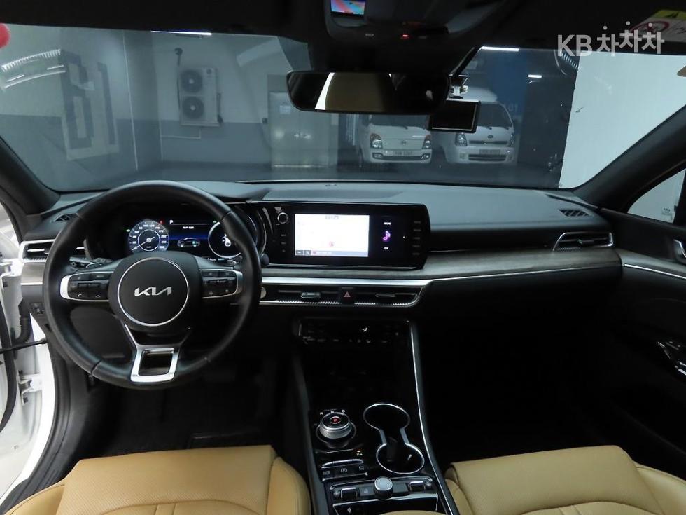 2022 - kia k5