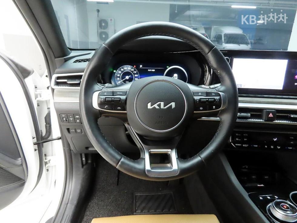 2022 - kia k5