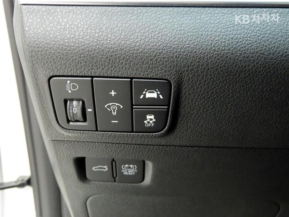 2022 - kia k5