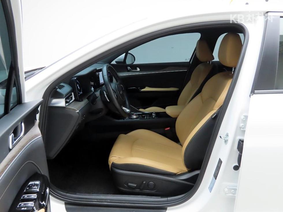 2022 - kia k5