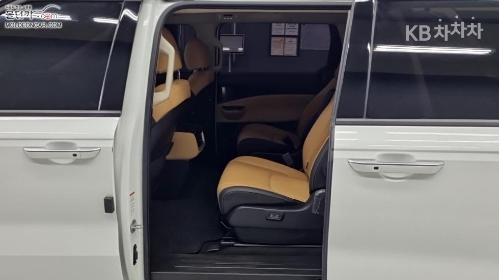 2023 - kia carnival