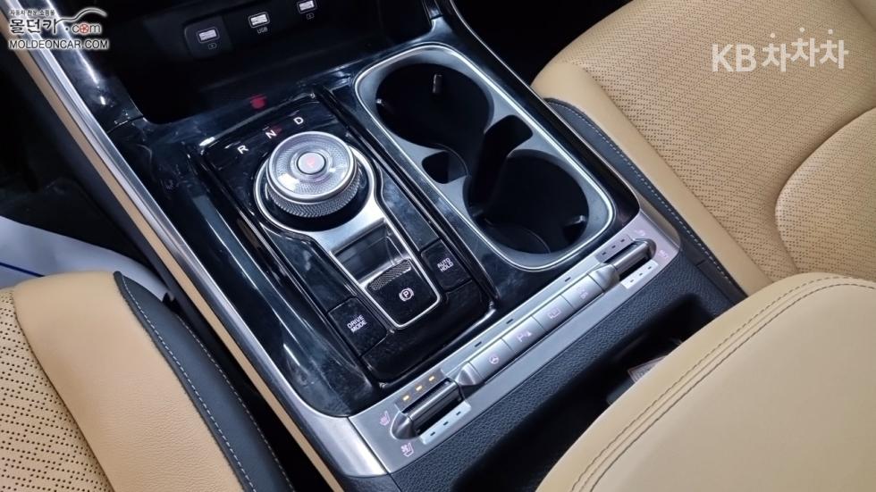 2023 - kia carnival