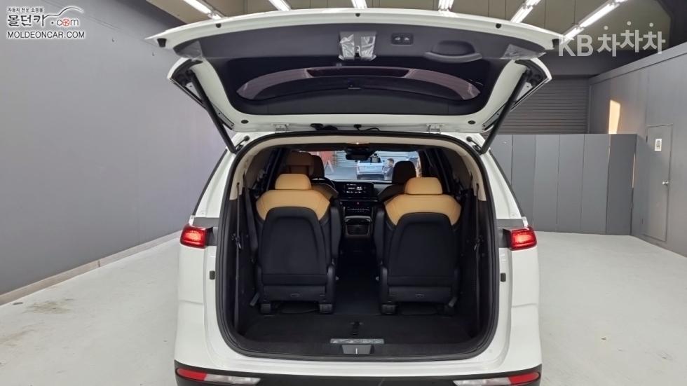 2023 - kia carnival