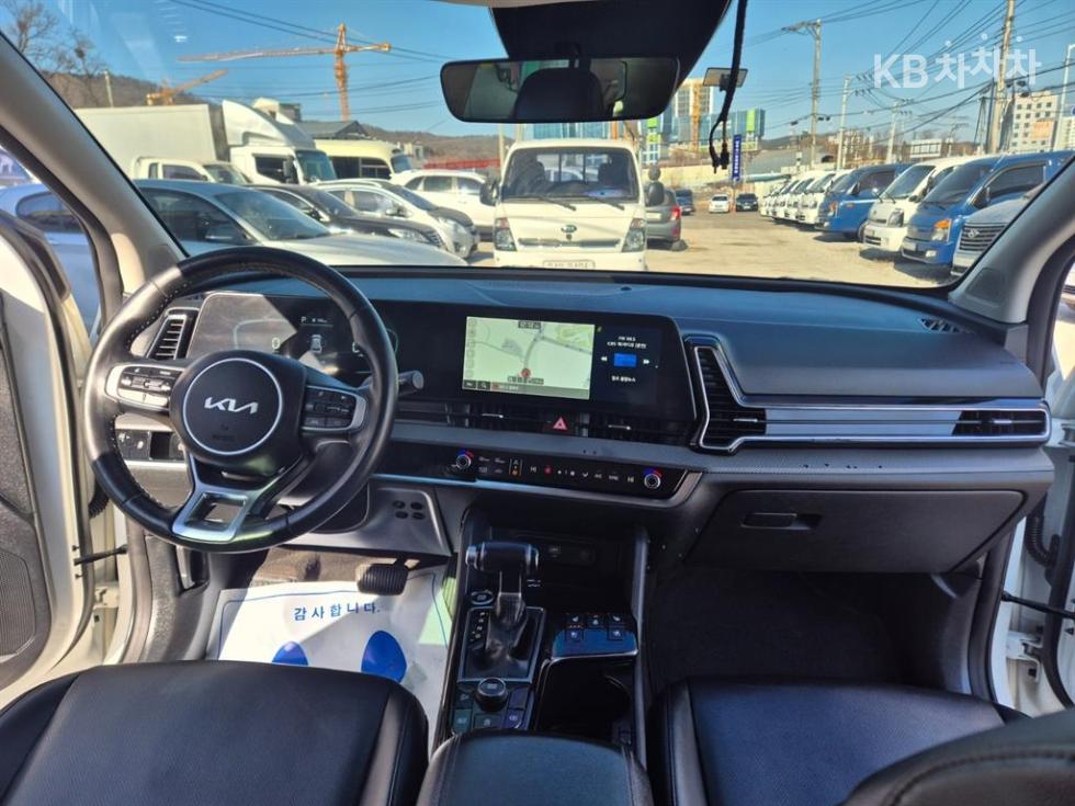 2023 - kia sportage