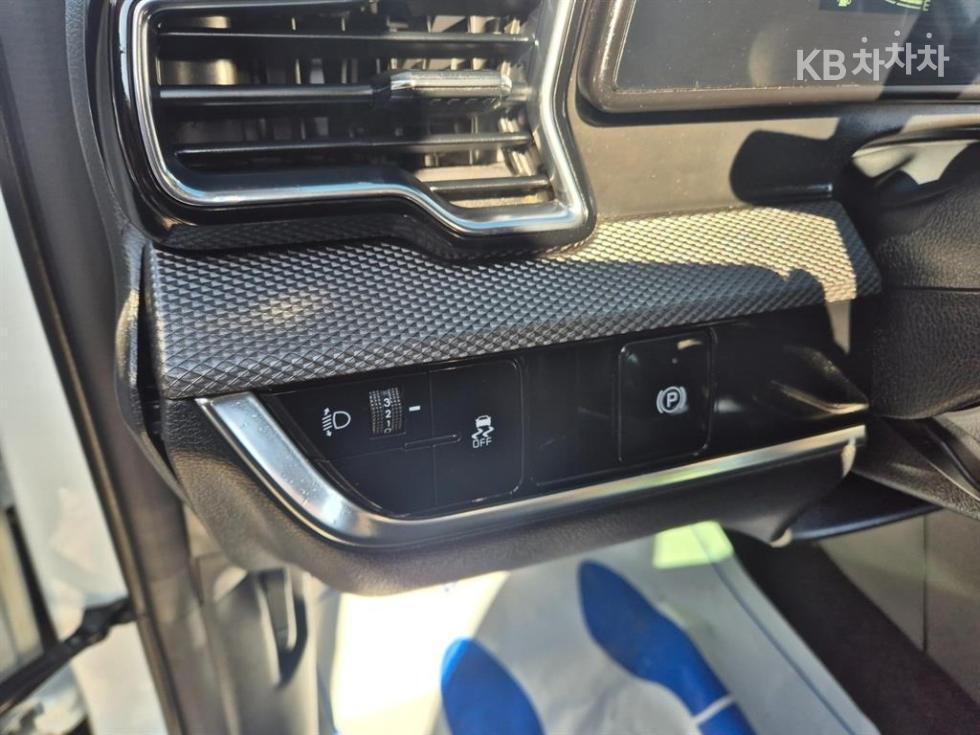 2023 - kia sportage