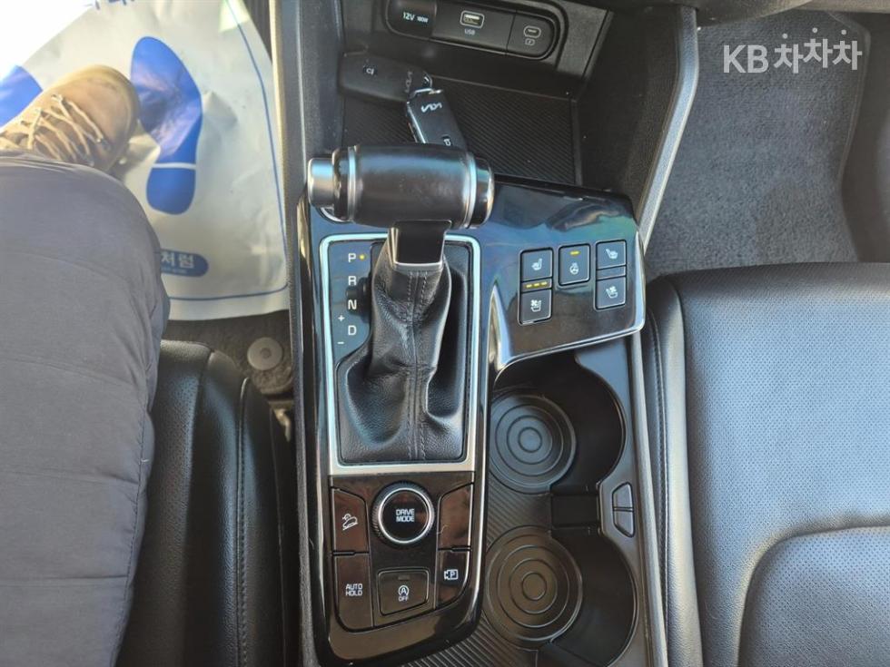2023 - kia sportage