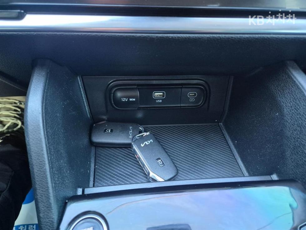 2023 - kia sportage