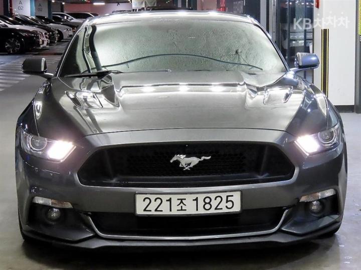 Ford Mustang GT Coupe 3