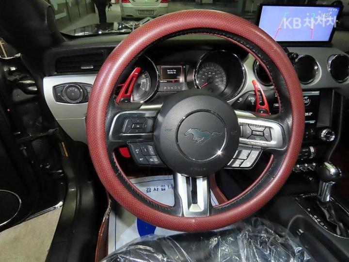 Ford Mustang GT Coupe 9