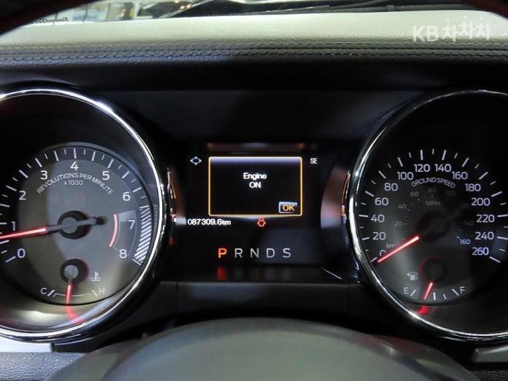 Ford Mustang GT Coupe 10