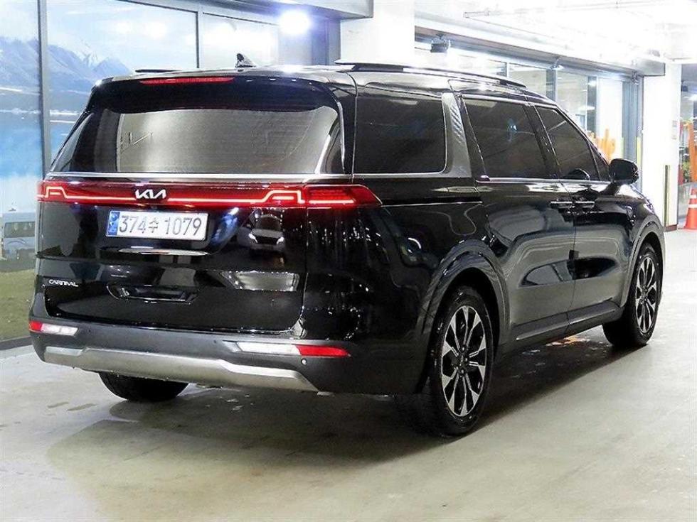 2023 - kia carnival