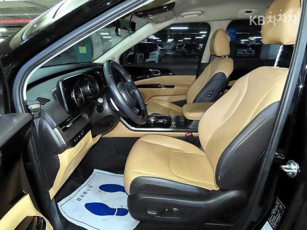 2023 - kia carnival