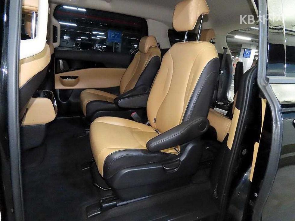2023 - kia carnival