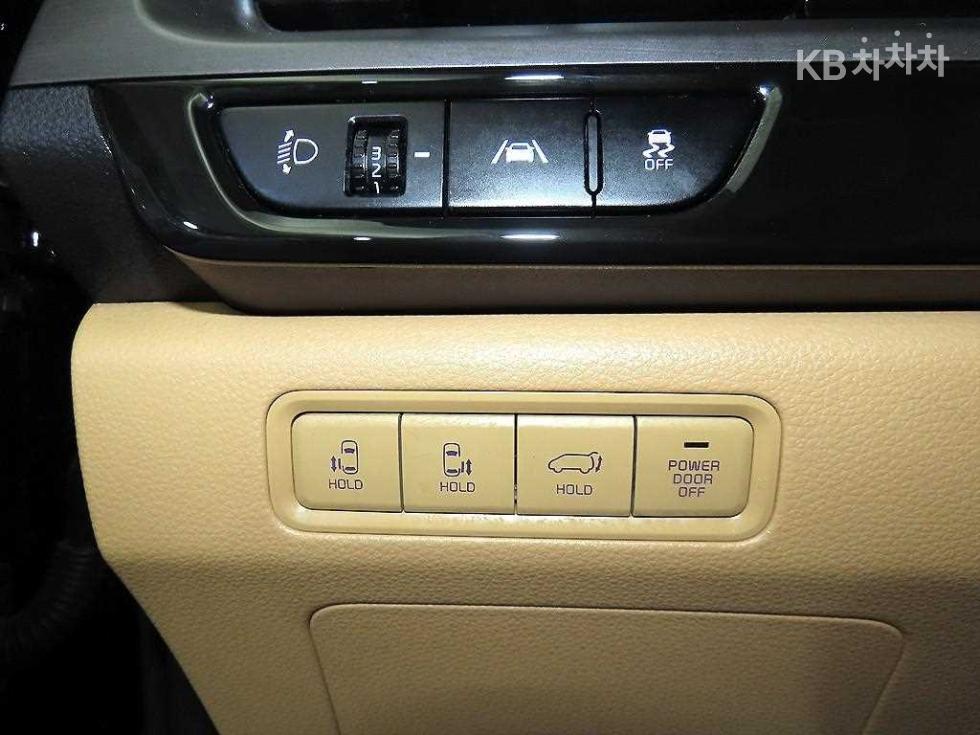 2023 - kia carnival