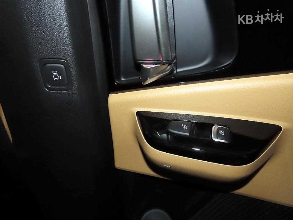 2023 - kia carnival