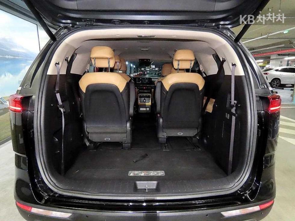 2023 - kia carnival
