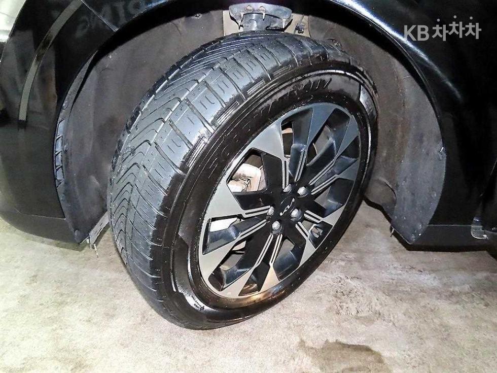 2023 - kia carnival