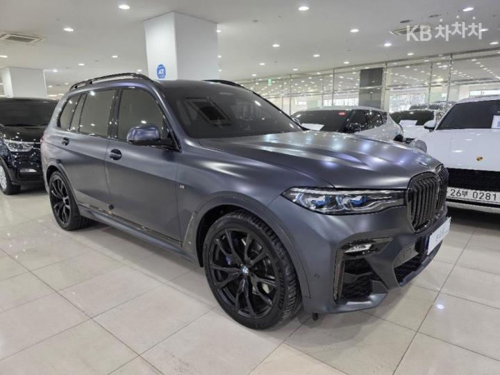 BMW X7 G07 M50i Shadow Edition 3