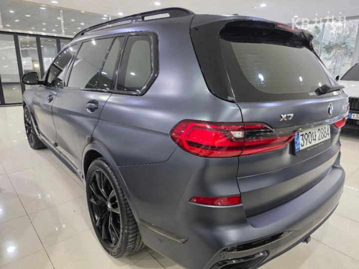 BMW X7 G07 M50i Shadow Edition 5