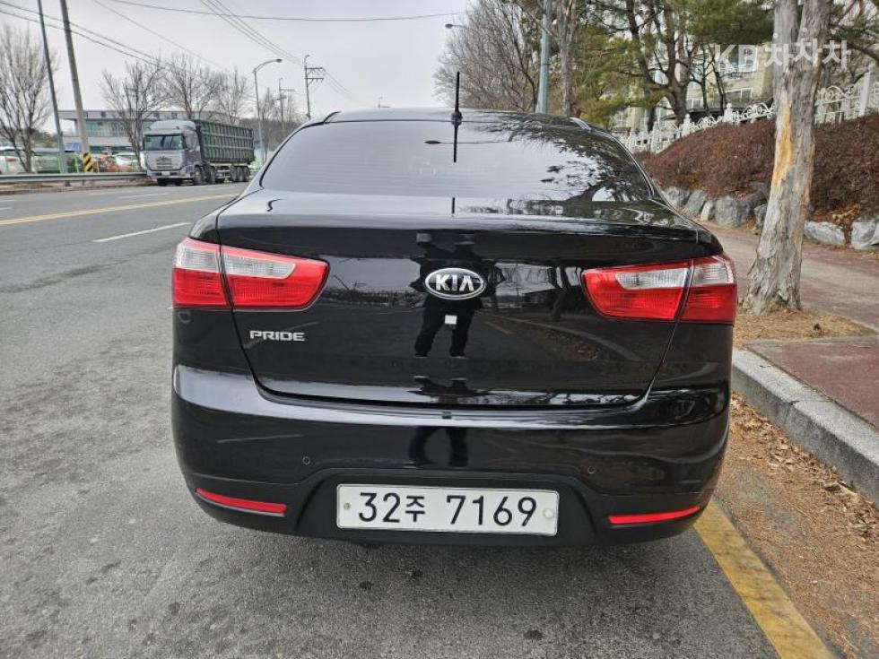 2014 - kia pride