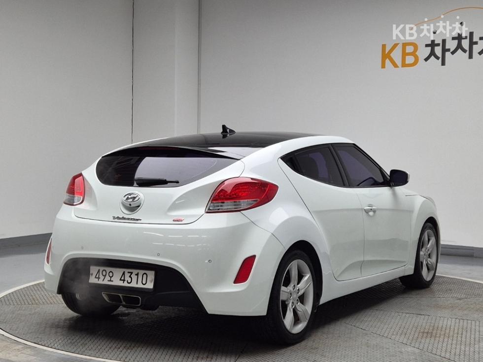 2012 - hyundai veloster