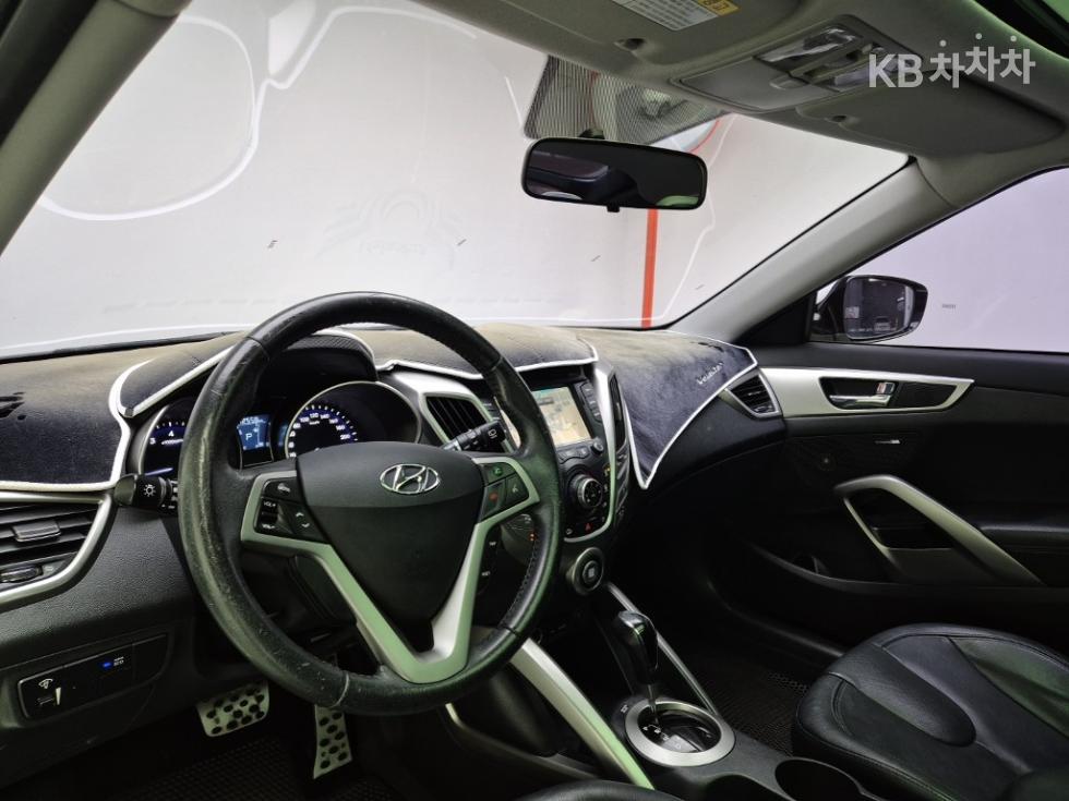 2012 - hyundai veloster