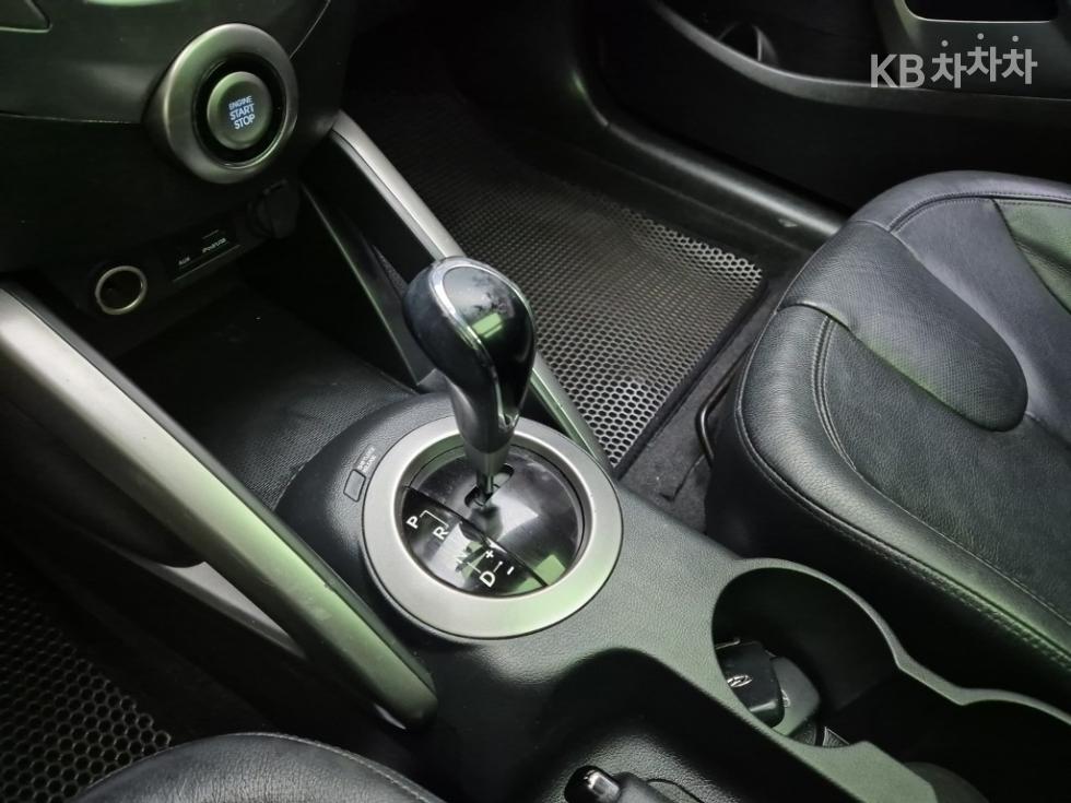 2012 - hyundai veloster