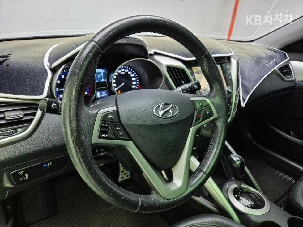 2012 - hyundai veloster