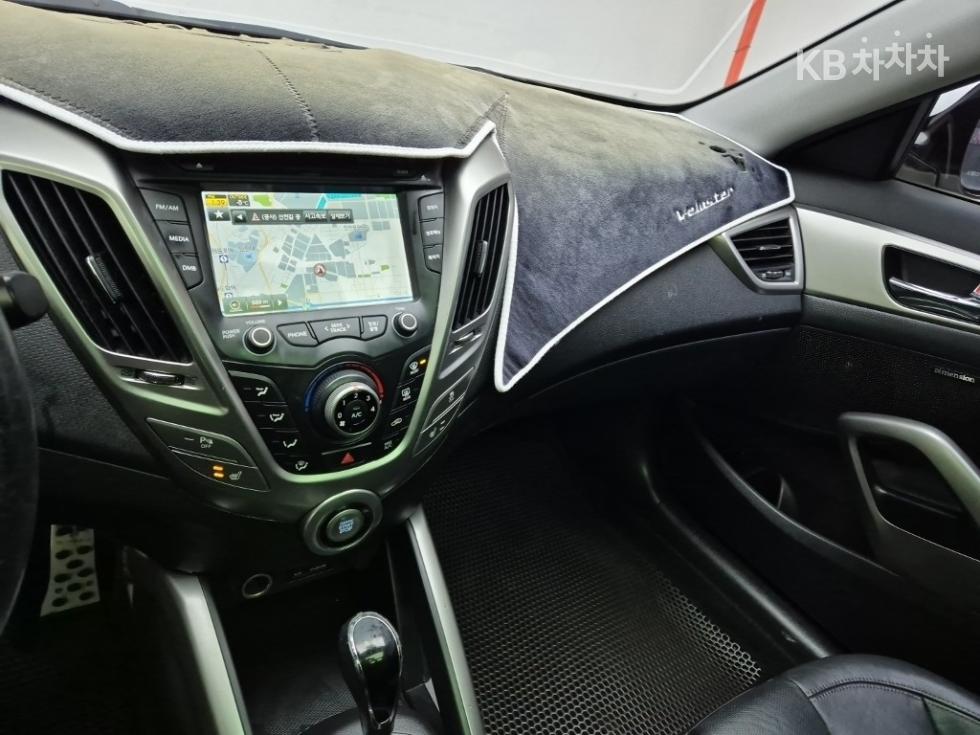 2012 - hyundai veloster