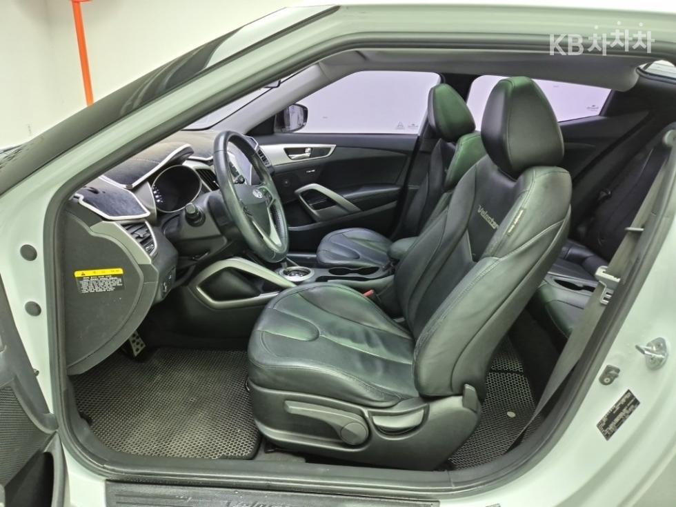 2012 - hyundai veloster
