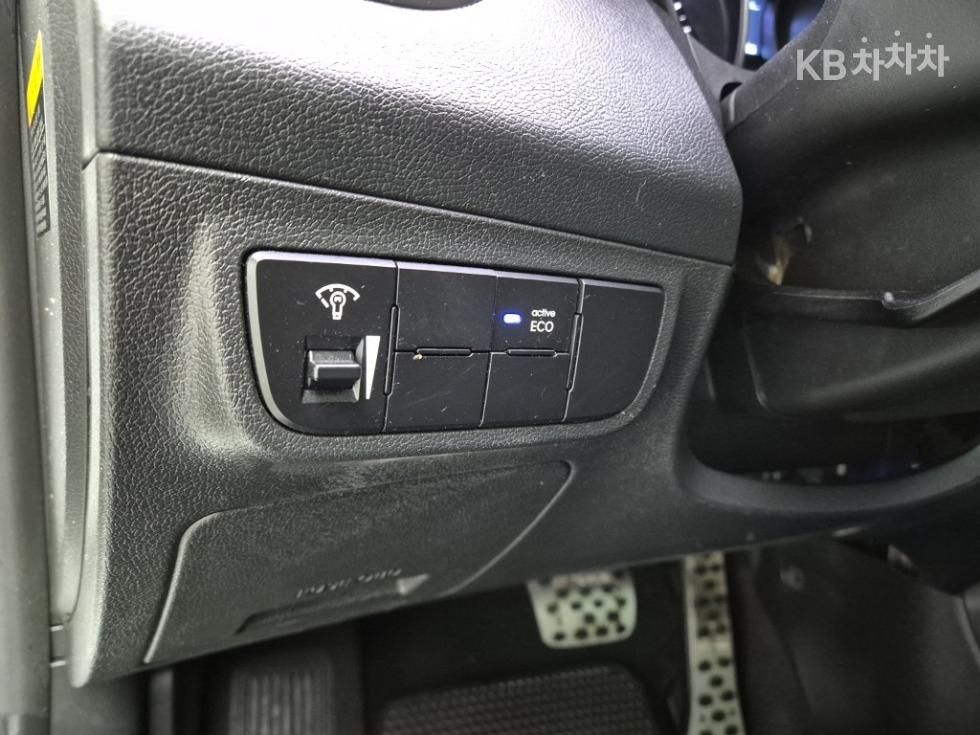 2012 - hyundai veloster