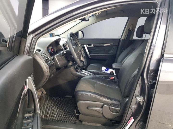 Chevrolet Captiva 2WD LT 9