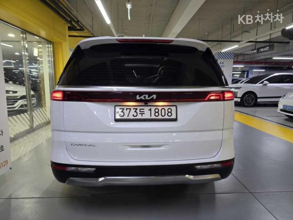 2022 - kia carnival