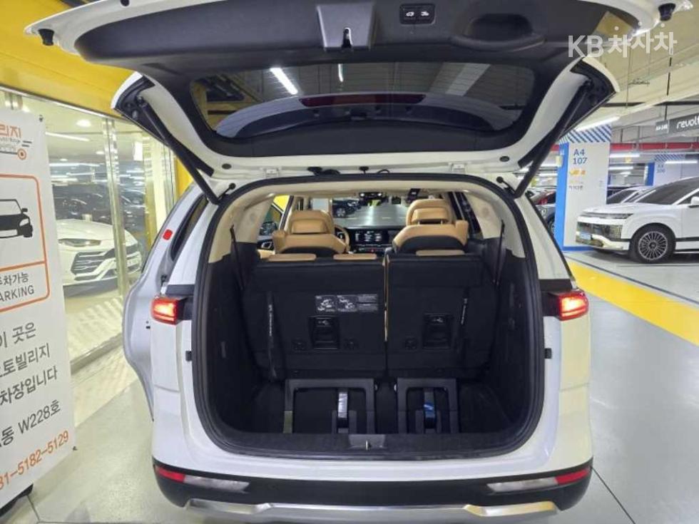 2022 - kia carnival
