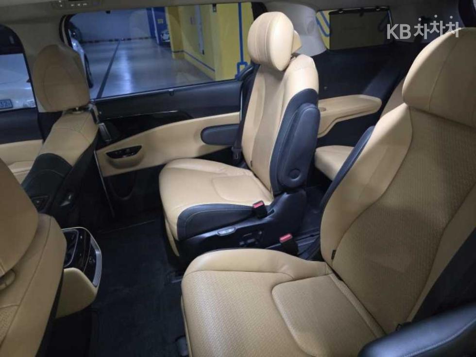 2022 - kia carnival