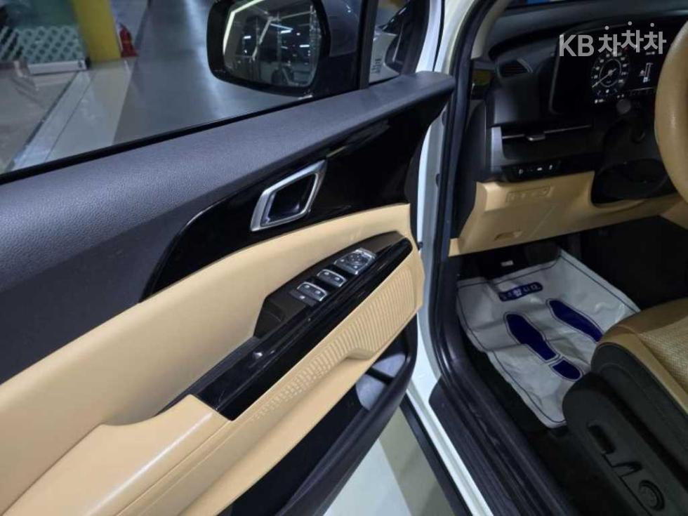 2022 - kia carnival