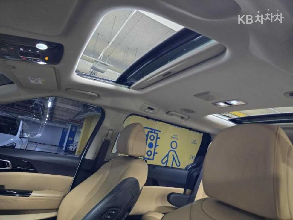 2022 - kia carnival