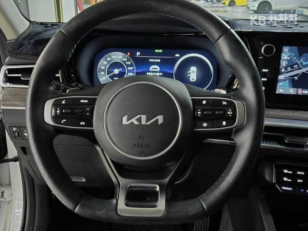 2022 - kia k5