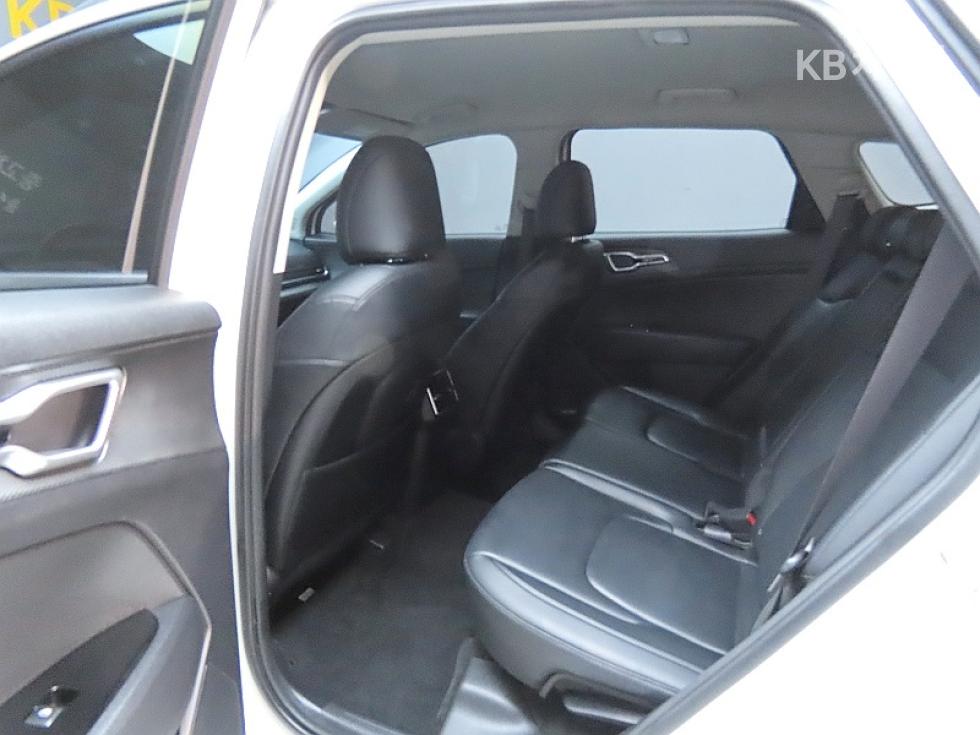 2023 - kia sportage