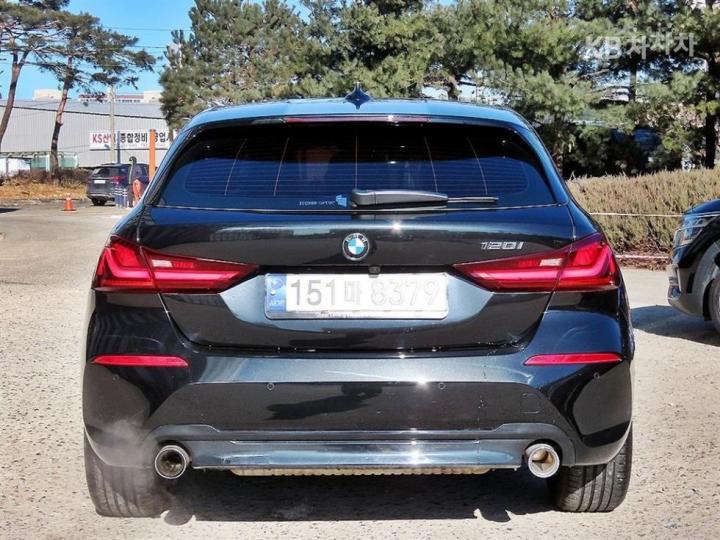 BMW 1 Series F40 120i Sport 5