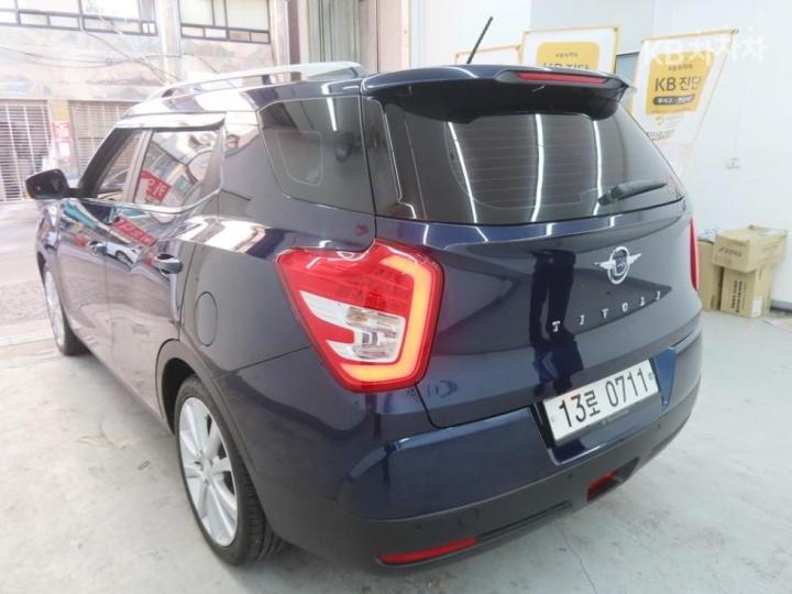KG Mobility (Ssangyong) Tivoli Air 2WD IX 5