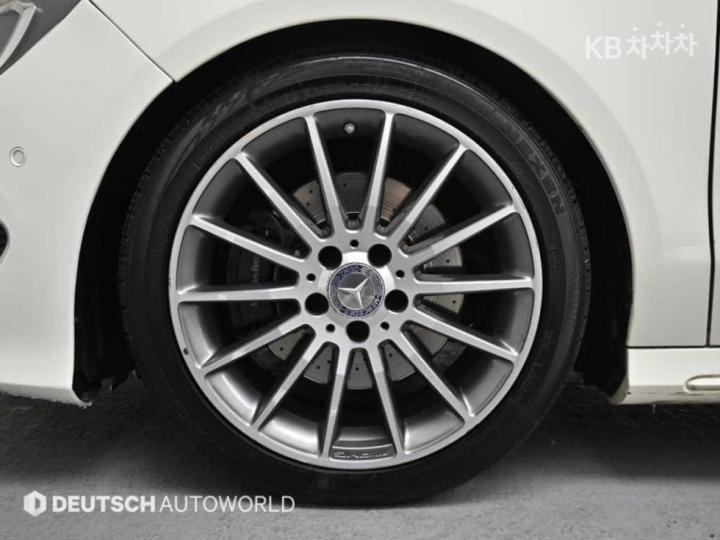 Mercedes-Benz CLA-Class CLA250 4Matic C117 6