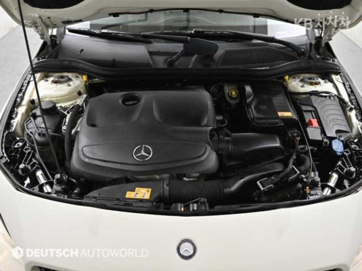 Mercedes-Benz CLA-Class CLA250 4Matic C117 7