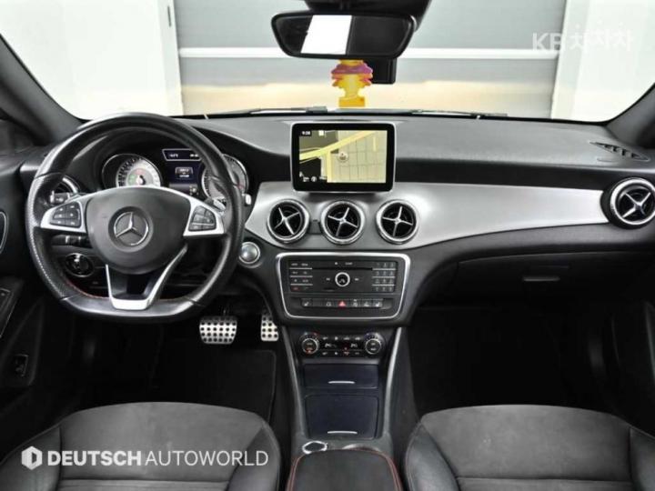 Mercedes-Benz CLA-Class CLA250 4Matic C117 8