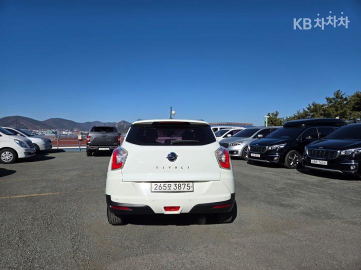 KG Mobility (Ssangyong) Tivoli Gasoline LX Top Model 5