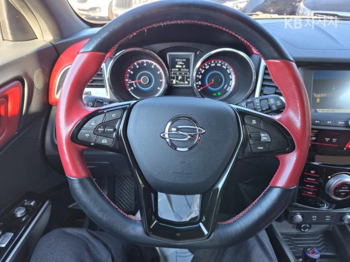 KG Mobility (Ssangyong) Tivoli Gasoline LX Top Model 10