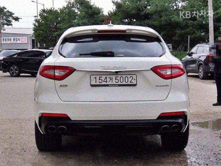 Maserati Levante 3.0 AWD Sport 5