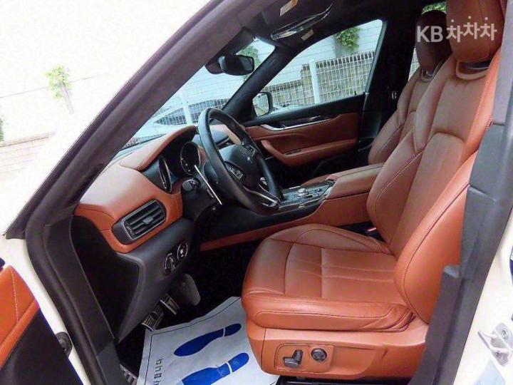 Maserati Levante 3.0 AWD Sport 6