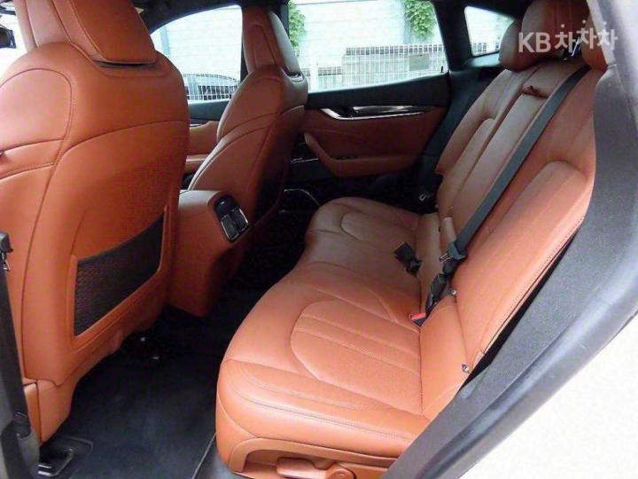 Maserati Levante 3.0 AWD Sport 7